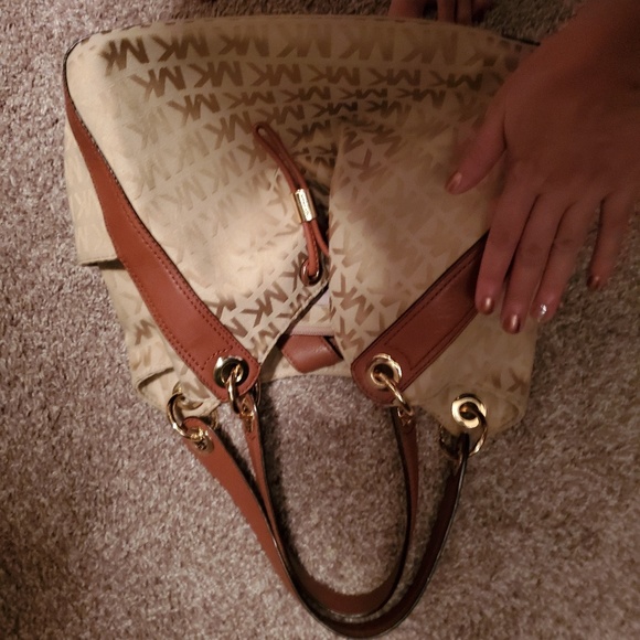 *SOLD* Michael Kors satchel purse - Picture 5 of 5